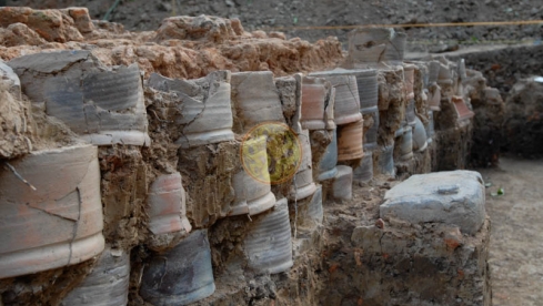 Khai quật Khảo cổ học do chỉ sản xuất đồ sành Quả Cảm, Bắc Ninh, năm 2014.